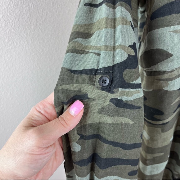 Sanctuary Camo Boyfriend Shirt Button Front Roll Tab Sleeves Size XS - Picture 3 of 11